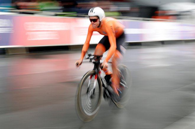 Ellen van Dijk je za le dve sekundi ubranila naslov evropske prvakinje. FOTO: Reuters