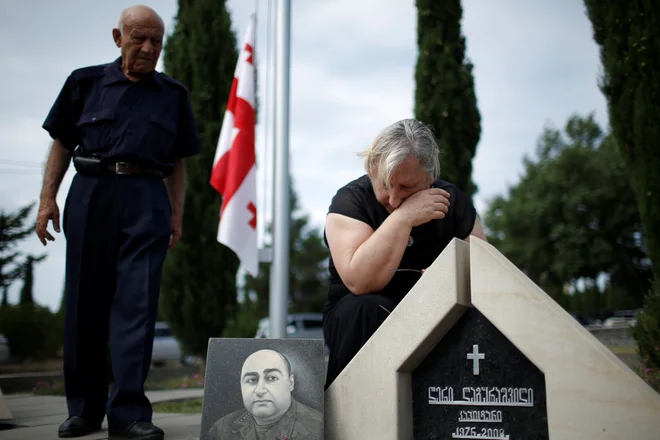 Kdo je pred desetimi leti začel spopad, je še vedno stvar prepričanja. FOTO: David Mdzinarishvili/Reuters