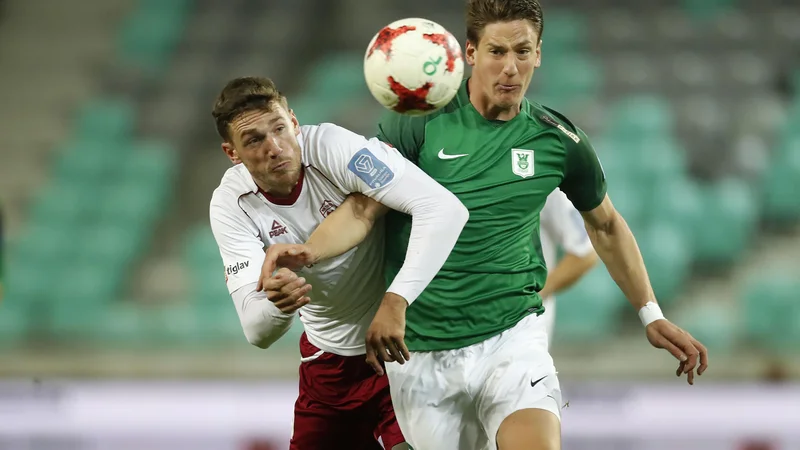 Fotografija: Andres Vombergar se zna pogumno boriti s tekmeci, kakršni danes čakajo na Ljubljančane v majicah Helsinkov. FOTO: Leon Vidic/Delo