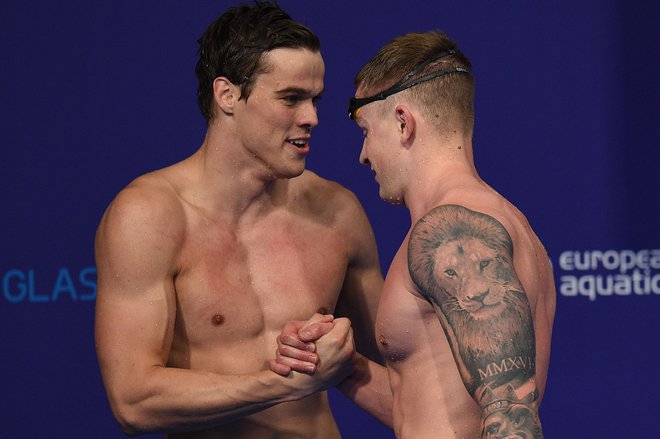 Med prvimi je evropskemu prvaku Adamu Peatyju čestital tudi Stevens (levo). FOTO: AFP