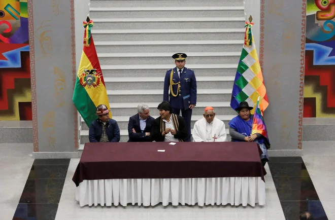 Bolivijski predsednik Evo Morales med odprtjem nove predsedniške palače. FOTO: David Mercado/Reuters