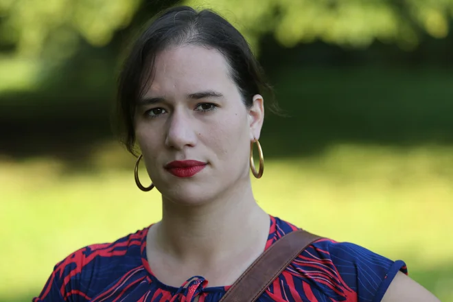 Katja Perat: &raquo;Imam nabor knjig, ki jih imam nepreklicno zelo rada, kot imaš rad stare prijatelje.&laquo;<br />
FOTO: Tomi Lombar
