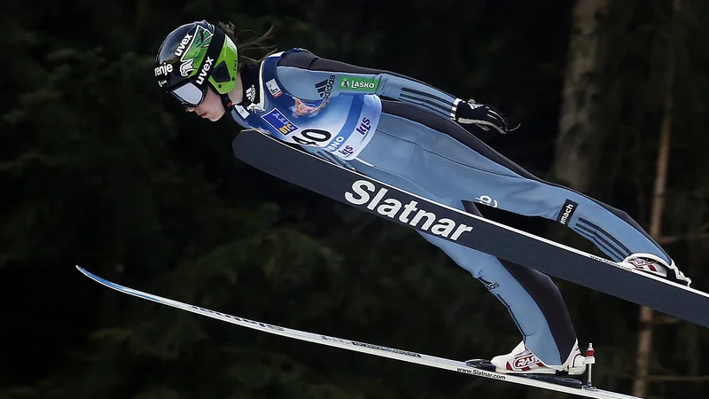 Fotografija: Ema Klinec se je s četrtega v finalu zavihtela na drugo mesto. FOTO: Blaž Samec/Delo