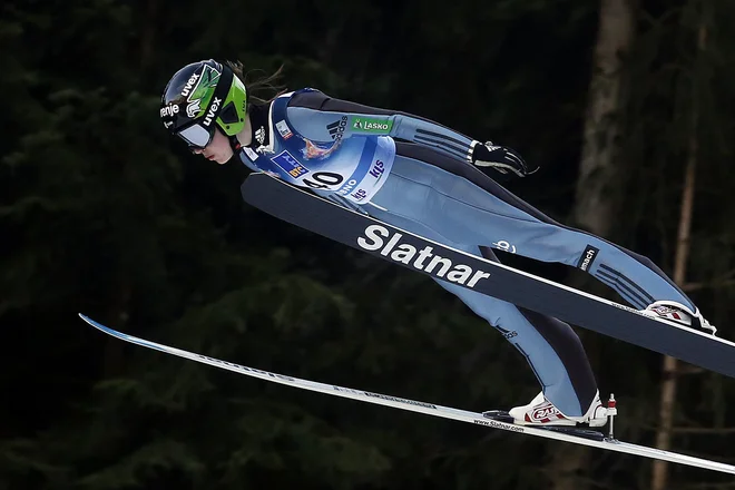 Ema Klinec se je s četrtega v finalu zavihtela na drugo mesto. FOTO: Blaž Samec/Delo