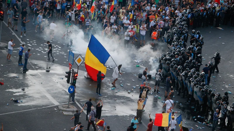 Opozicija je zaradi nasilja na protestih danes zahtevala odstop notranje ministrice Carmen Dan in vodstva policije. FOTO: Inquam Photos Reuters