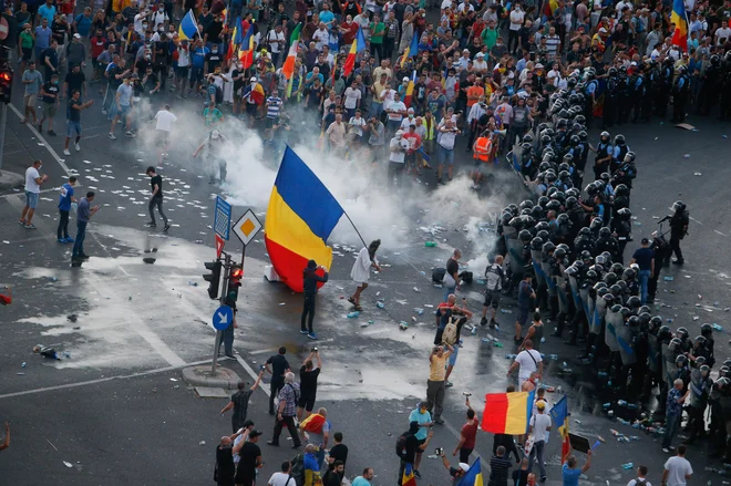 Opozicija je zaradi nasilja na protestih danes zahtevala odstop notranje ministrice Carmen Dan in vodstva policije. FOTO: Inquam Photos Reuters