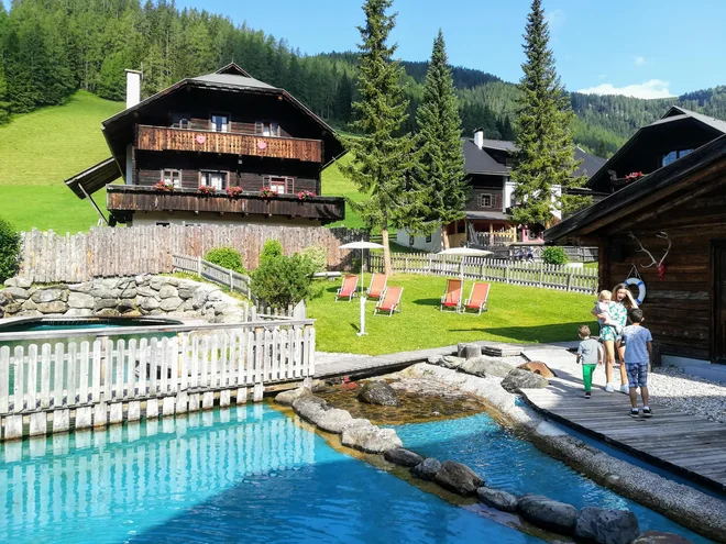 Družinsko počitniško naselje Kirchleitn v vasici St. Oswald nad Bad Kleinkirchheimom Foto Mitja Felc