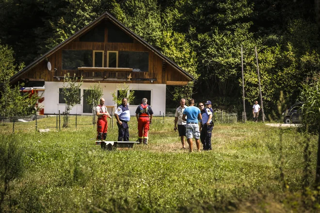 Na Bledu zaradi preobremenjenosti slabo deluje čistilna naprava, kar so videli tudi policisti in gasilci. FOTO: Voranc Vogel/Delo