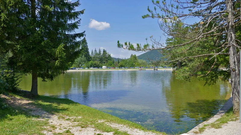 Fotografija: Nove analize vode v jezeru so pokazale na odlično kakovost vode. FOTO: Dokumentacija Dela