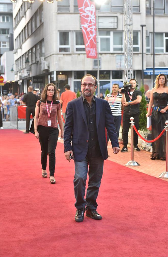 Asghar Farhadi na rdeči preprogi Sarajevskega filmskega festivala. FOTO: SFF