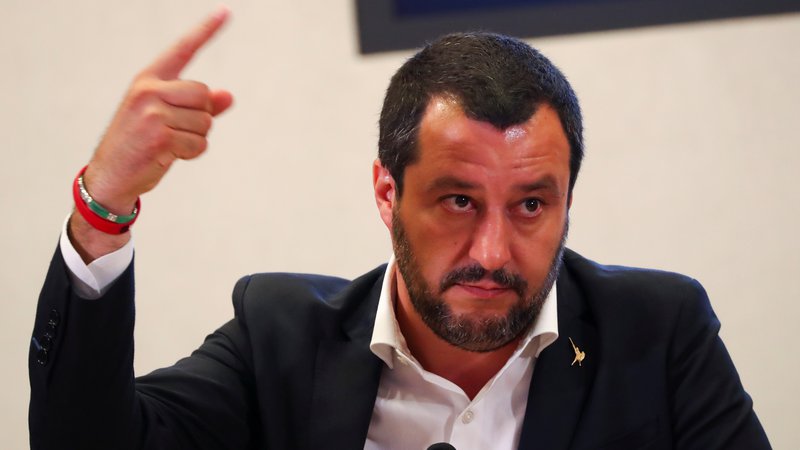 Fotografija: Medtem ko Matteo Salvini z izjavami šokira evropsko javnost, mu Italijani ploskajo. FOTO: Reuters