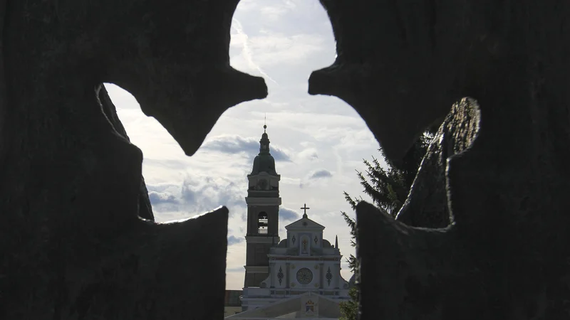 Fotografija: V preteklosti so ljudje na dan Marijinega vnebovzetja veliko romali. FOTO: Jože Suhadolnik/Delo