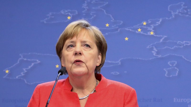 Fotografija: Angela Merkel se presenetljivo dobro drži na že četrtem prestolu. FOTO: AFP