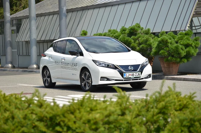 Nissan leaf je v drugi izvedbi postal oblikovno bolj odrasla kombilimuzina. FOTO: Gašper Boncelj
