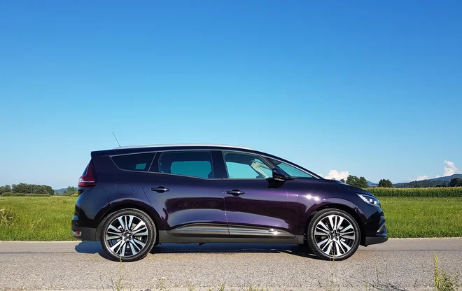 Motor skromne prostornine in precejšnje moči ter ob zmerni vožnji tudi razmeroma spodobne porabe goriva je skupni izdelek Mercedes-Benza in Renault Nissana. FOTO: Andrej Brglez