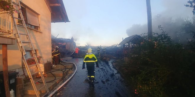 Gorelo je v vasi, kjer so še trije požari nepojasnjeni. FOTO: PGD Tešanovci