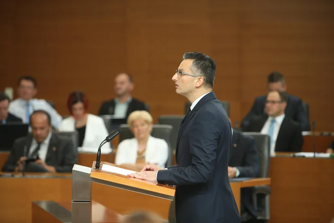 Šarec je dejal, da so ljudje opravili svojo nalogo na volitvah 3. junija, danes pa morajo poslanci odločiti, da skupaj naredijo prvi uradni korak, da bomo sredi septembra dobili operativno vlado. FOTO: Jure Eržen/Delo