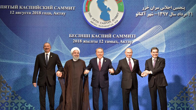 Fotografija: Voditelji petih držav ob Kaspijskem morju so 12. avgusta v kazahstanskem mestu Aktau podpisali resolucijo o razmejitvi vode.
FOTO: Reuters