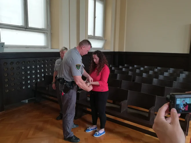Mediha Hromadžić na sodišču še vedno molči. FOTO: Aleš Andlovič