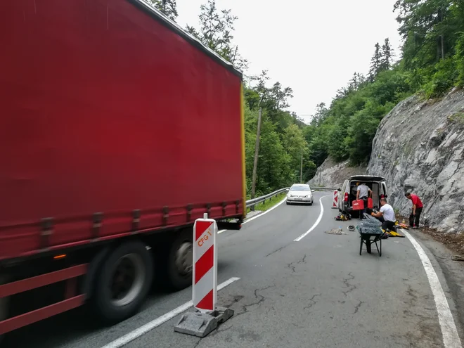 Država bi morala pred novo zaporo urediti uradne obvoze. FOTO: Anja Intihar