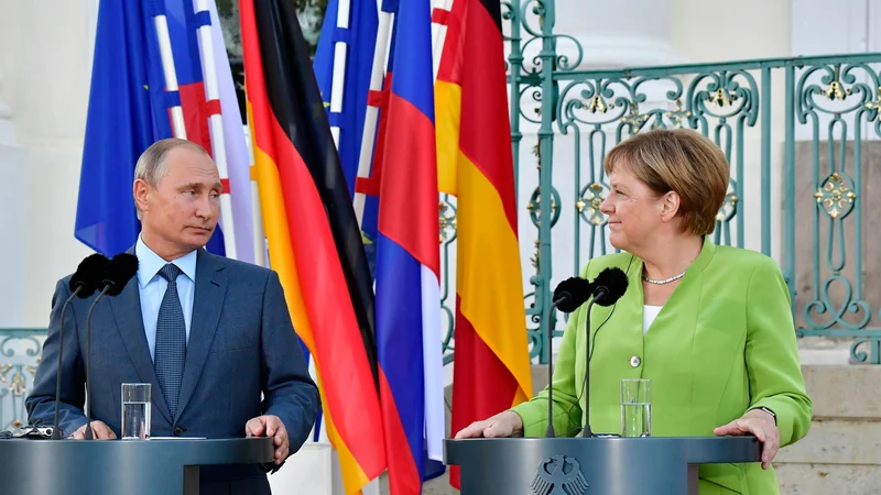 Fotografija: Po srečanju z nemško kanclerko se je ruski predsednik vrnil v domovino. FOTO: Afp