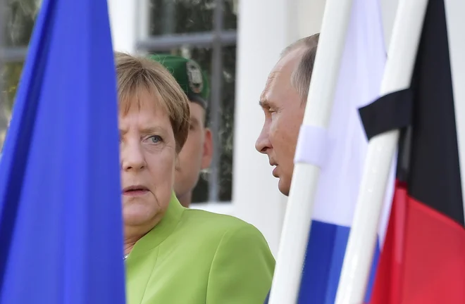 Angela Merkel in Vladimir Putin FOTO: John Macdougall/AFP