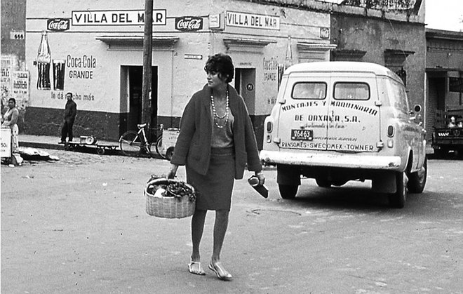 Lucia Berlin v Oaxaci v Mehiki leta 1964 Foto www.luciaberlin.com
