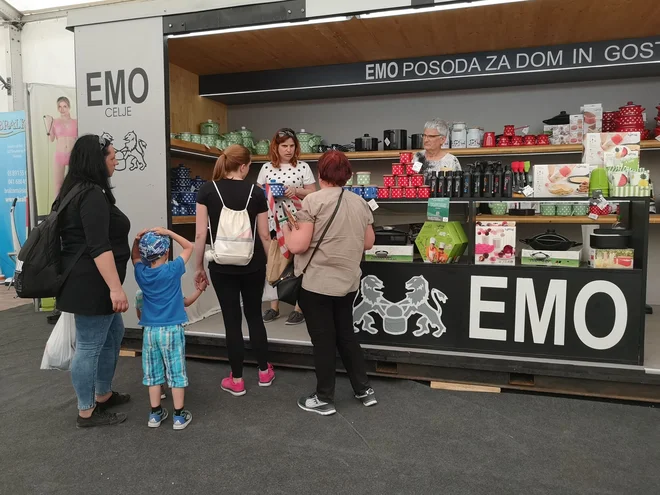 Emo Celje vedno pritegne zanimanje ljudi. Foto Staš Ivanc