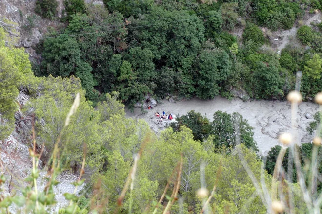 Območje je nekaj ur pred nesrečo zajelo neurje z obilnim deževjem in močnim vetrom. FOTO: Francesco Capitaneo / AP