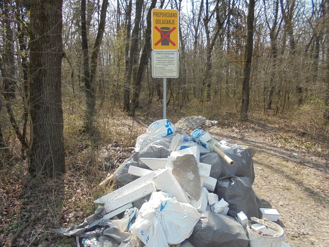 Gradbeni odpadki so pogosto osnova večjih smetišč. FOTO: Janez Petkovšek/Delo