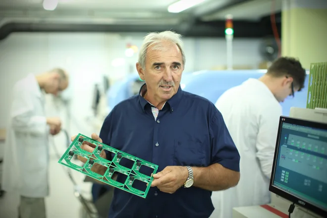 Direktor MI Elektronike Ignac Mertik pravi, da imajo zaposleni praktično 15 plač. FOTO: Jure Eržen/Delo