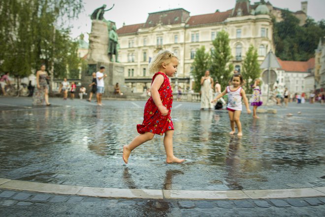 Leta 2017 se je v Sloveniji rodilo 20.240 otrok. FOTO: Voranc Vogel