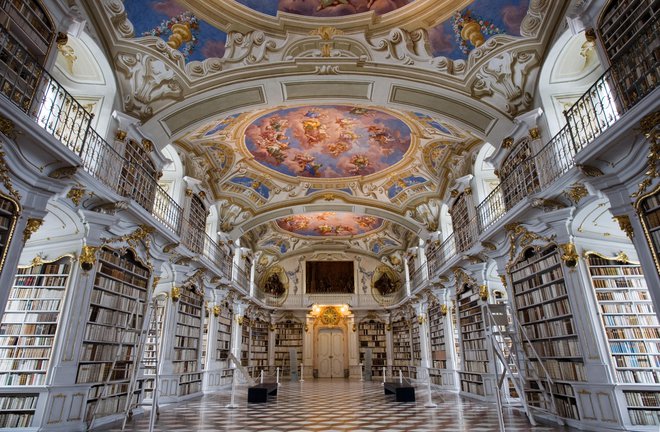 Knjižnica samostana Admont na avstrijskem Štajerskem je ena najveličastnejših celostnih kreacij evropskega poznega baroka.