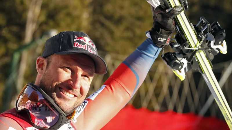 Fotografija: Aksel Lund Svindal, ki ga pri treningih ves čas ovira koleno, zaradi novih pravil Norveške smučarske zveze na čeladi več ne sme imeti osebnega sponzorja. FOTO: Reuters
