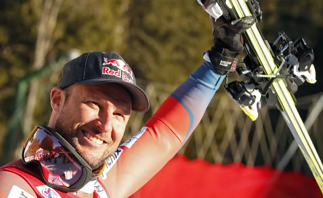 Aksel Lund Svindal, ki ga pri treningih ves čas ovira koleno, zaradi novih pravil Norveške smučarske zveze na čeladi več ne sme imeti osebnega sponzorja. FOTO: Reuters