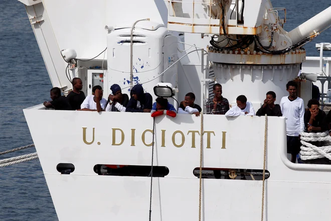 V Bruslju so v sredo povedali, da rešitev za migrante z ladje Diciotti še vedno iščejo. FOTO: Antonio Parrinello/Reuters