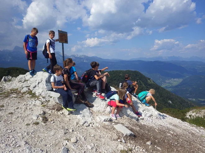 Pogledi iznad Bohinja jemljejo dih. Na aktivnih počitnicah za otroke v organizaciji Imulz sporta. FOTO arhiv Impulz Sport