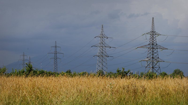 Fotografija: Cene elektrike je poganjalo navzgor vreme v Nemčiji in Franciji.  FOTO: Jože Suhadolnik/Delo