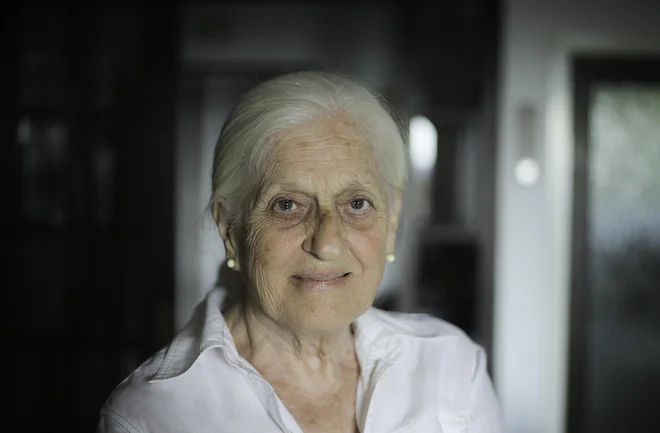 Marija Tul iz Lucije je bila zaposlena v kemijskem laboratoriju za analize surovin pri Drogi. Kar 36 let je bila odgovorna za kakovost kave. FOTO: Jože Suhadolnik/Delo