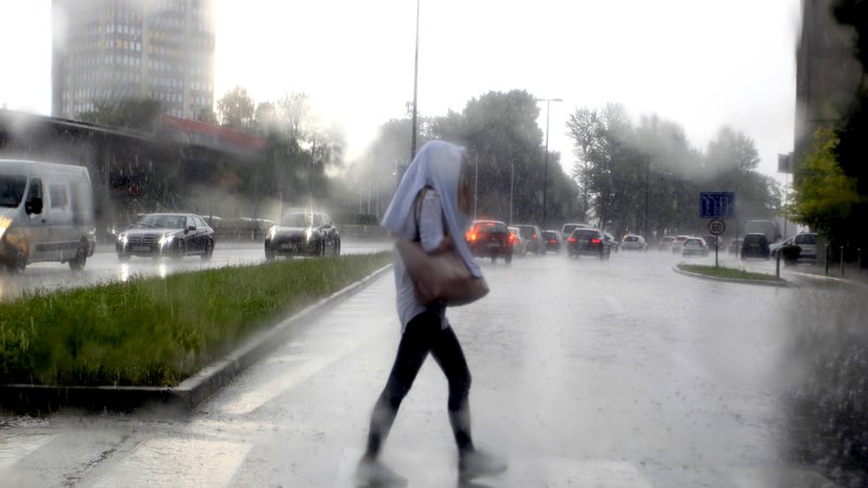 Fotografija: Arso je zaradi neviht izdal opozorilo. FOTO: Roman Šipić/Delo