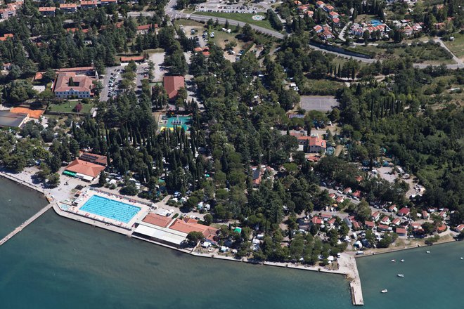 Kamp Adria v Ankaranu je odprt vse leto, a ne v polnem obsegu. Oktobra pripravijo parcele ob morju, ki so gotopm na voljo v jesensko-zimskem obdobju, pavi vodja Polona Bubnič.<br />
<br />
FOTO arhiv kampa Adria
