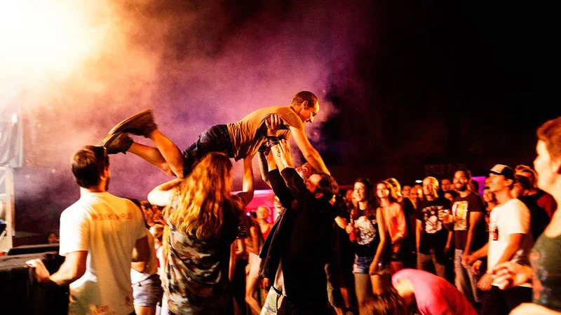 Fotografija: Na Kunigundi se predstavljajo mlade, obetavne glasbene skupine. Čeprav še niso uveljavljene, je razpoloženje na Kunigundi vedno dobro. FOTO: Tilyen Mucik