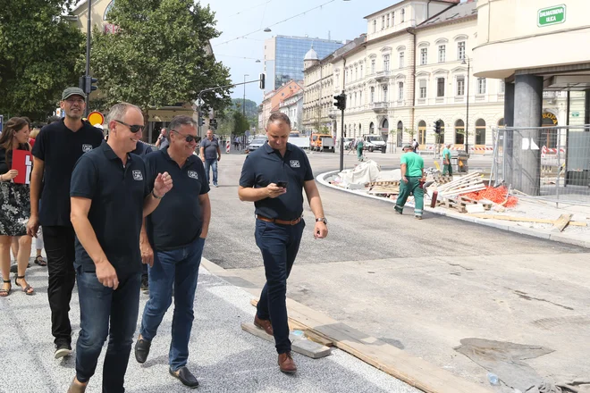 Ogled prenove Gosposvetske in Dalmatinove ulice z županom Zoranom Jankovićem. FOTO: Tomi Lombar