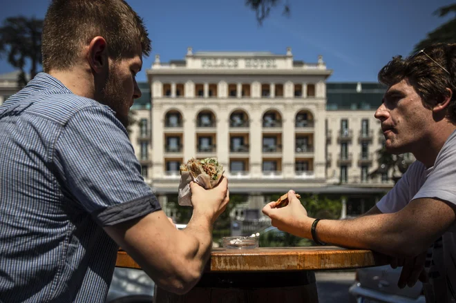 Portoroški podjetnik Peter Polič bi podrl lokale, ki Kempinskemu zapirajo pot do morja. FOTO: Voranc Vogel/Delo