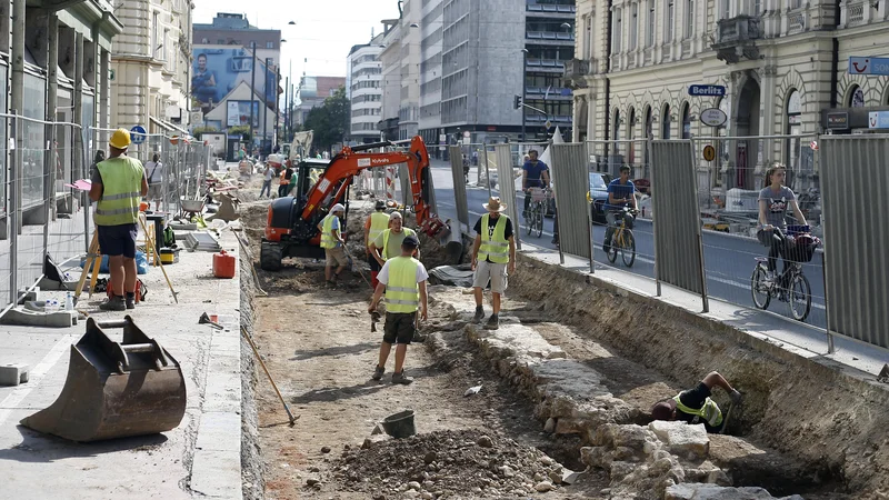 Z zaključevanjem del na Gosposvetski in Dalmatinovi se posegi v&nbsp;ljubljansko cestno infrastrukturo&nbsp;niti približno še ne končujejo.&nbsp; FOTO: Blaž Samec/delo