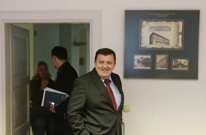 Samo Fakin je potrdil, da bi bilo vodenje zdravstvenega resorja zanj svojevrsten izziv, a je za STA ob vprašanju, ali je kandidat za to funkcijo, dodal, da naj počakamo do ponedeljka. FOTO: Jože Suhadolnik