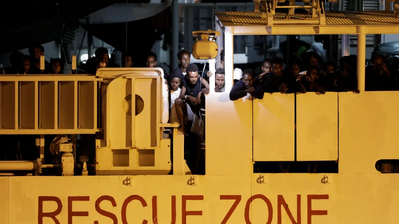 Fotografija: Državni tožilec je proti Salviniju sprožil uradno preiskavo zaradi ugrabitve oseb, zlorabe uradnega položaja in nezakonitih aretacij. FOTO: Antonio Parrinello/Reuters