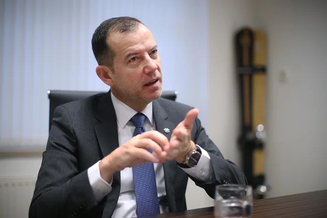&raquo;Dolg do bank znaša približno milijon evrov,&laquo; je poudaril predsednik SZS Enzo Smrekar. FOTO: Jure Eržen/Delo