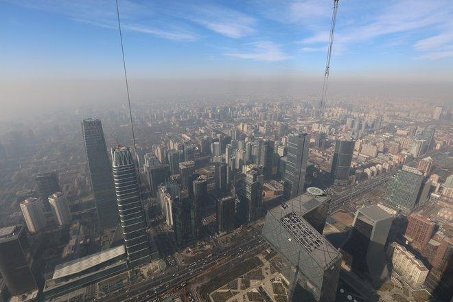 Tudi Peking se bori z onesnaženostjo, čeprav so kitajske oblasti v zadnjih letih sprejele kar nekaj ukrepov. FOTO: China Stringer Network/Reuters