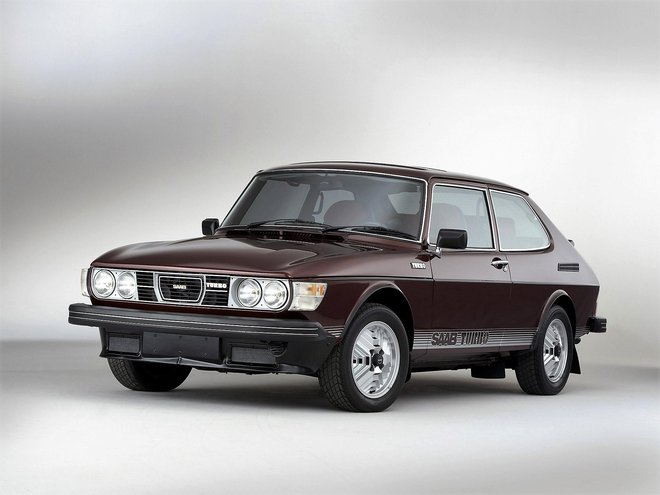 Turbo šved je bil prepoznaven po emblemih z napisom turbo, posebej zanj oblikovanih platiščih, prednjem in zadnjem spojlerju, nižje nastavljenem podvozju ... FOTO: Saab
